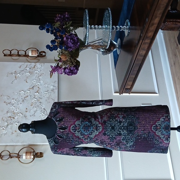 Gabby Skye Boho Multicolor Printed Knee-Length Dress. Size 4 - Picture 9 of 17